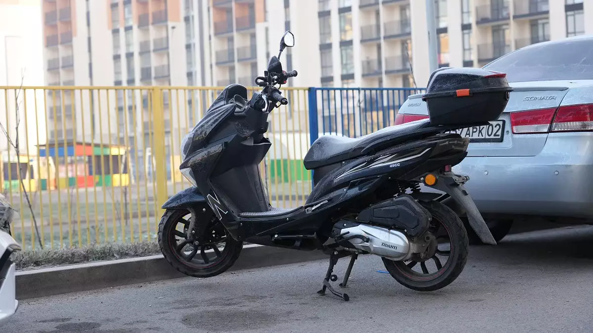 Приехали: более 200 водителей мопедов привлекли к ответственности в Алматы
