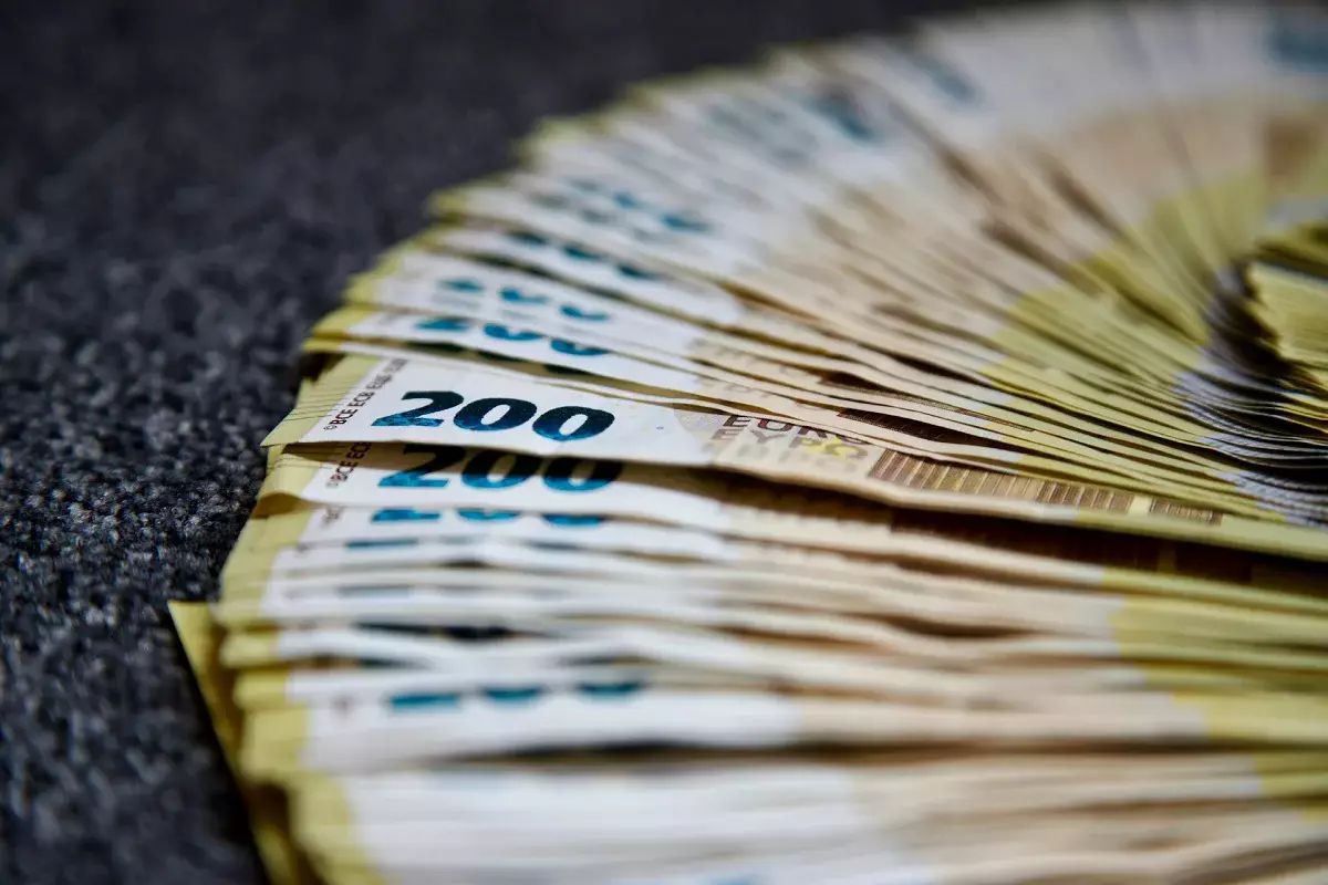 Курс доллара и евро в обменниках Алматы 23 апреля 2025