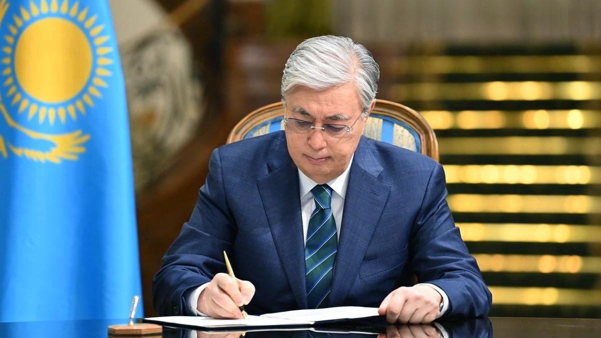 «Кітап оқыған ұрпақ озық ойлы болады»: Президент Ұлттық кітап күнімен құттықтады