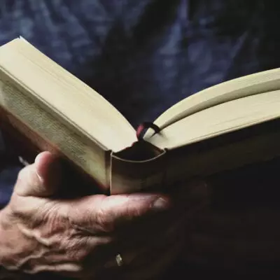 Бо́льшая часть казахстанцев читают книги