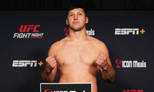 «Жесть такая льётся». Боец UFC из Казахстана впервые столкнулся с хейтерами и отреагировал