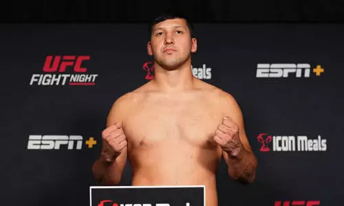 «Жесть такая льётся». Боец UFC из Казахстана впервые столкнулся с хейтерами и отреагировал