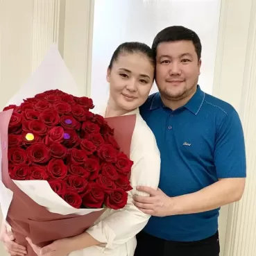 Қабатовтың әйелі әншілікке бет бұрып, алғашқы гастрольдік сапарына шықты