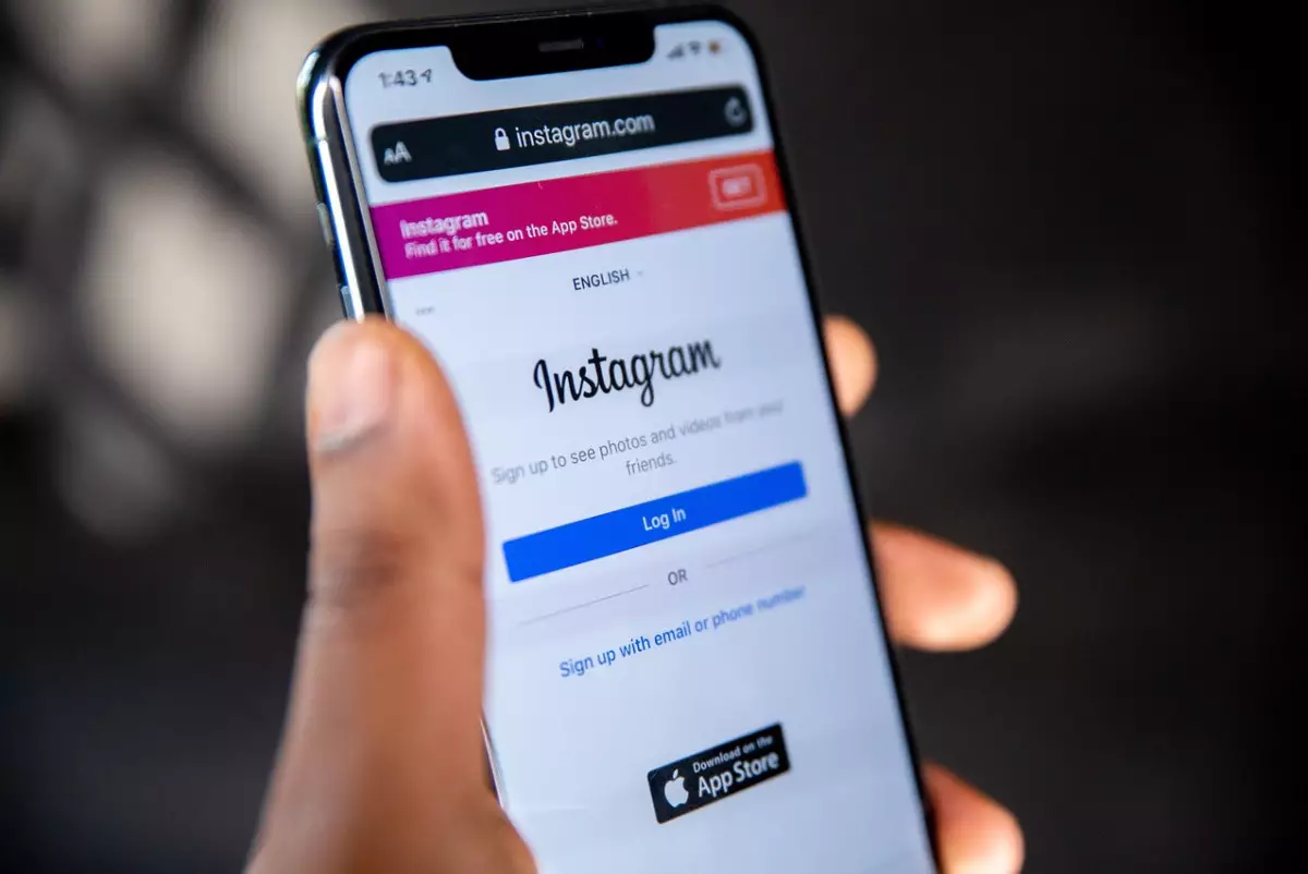 Instagram заполонили копии люкса: Депутат требует ужесточить контроль