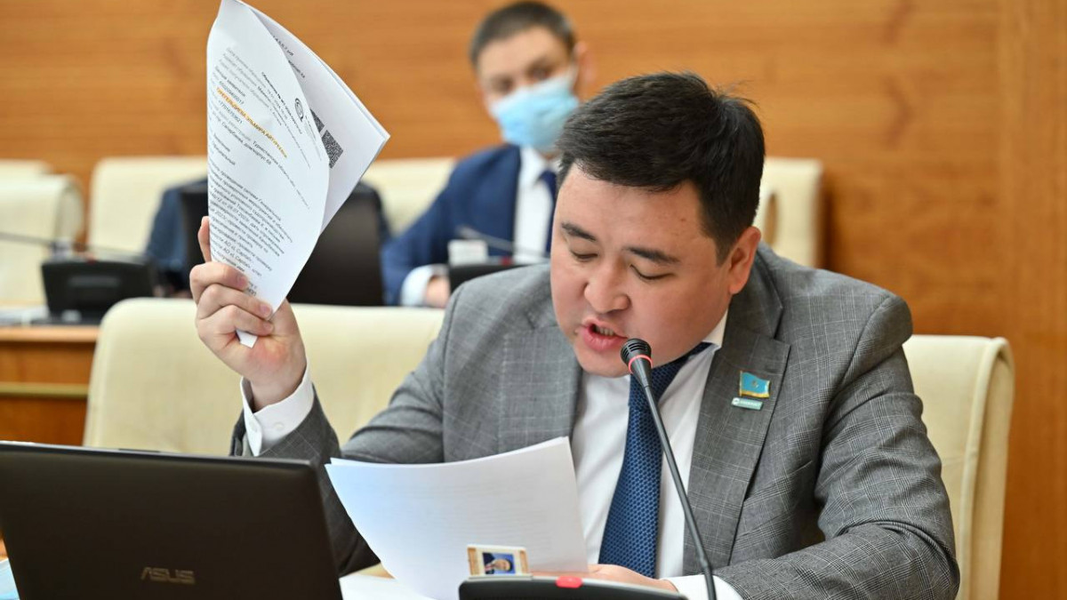 Шәмшінің 55 әні үшін небәрі 22 мың теңге төлеген: Депутат әділетсіздікке алаңдады