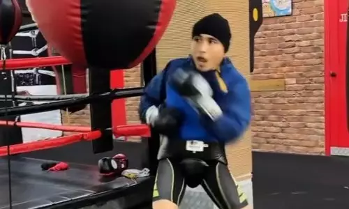Непобежденный «Казахский воин» поделился видео с подготовки к защите титула WBA