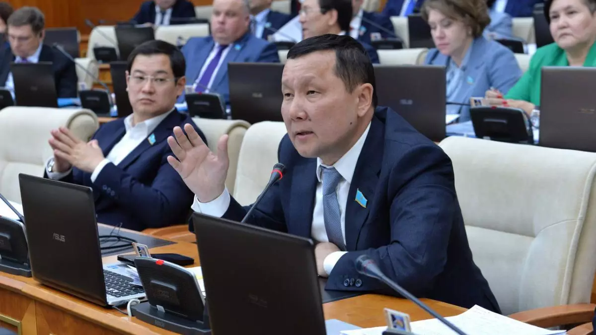Жеке сот орындаушылары кәсіпкер сияқты, көп ақша түсетін жерде жүреді – Абзал Құспан