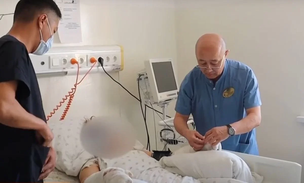 Шиеліде намаз оқитын мұғалім әйелін балтамен ұрып, саусақтарын шауып тастаған