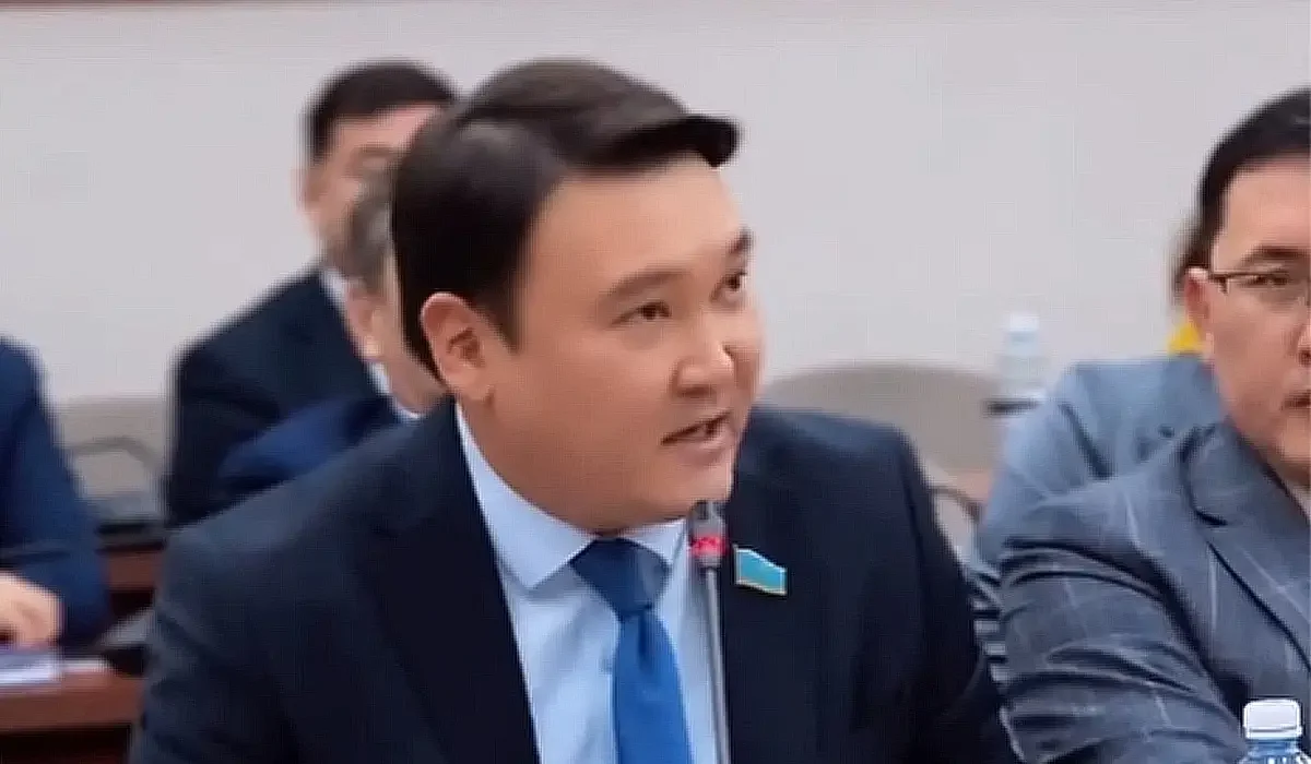 Әскери киіммен пранк жасап, үрей тудырғандарды жауапқа тарту керек – Мақсат Толықбай