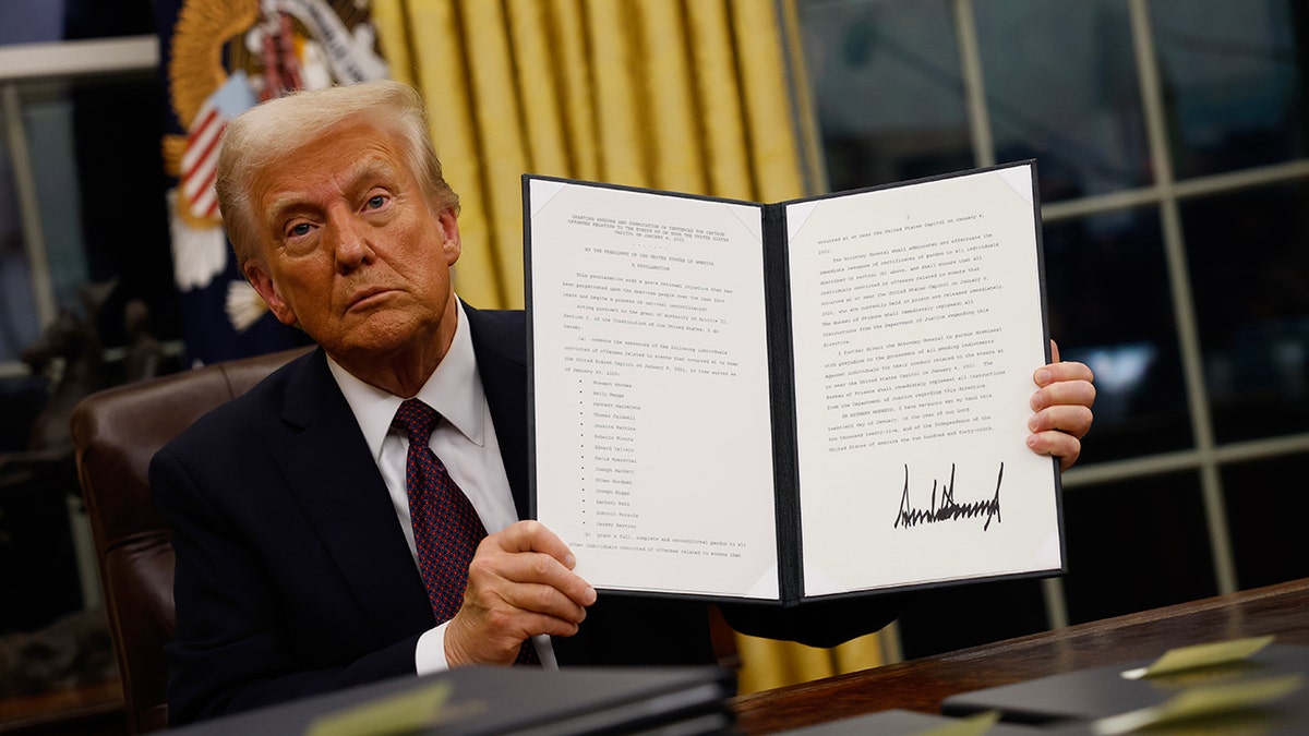 Ветеран офицер говорит, что Трамп снимает бремя с полиции при помощи исполнительных указов за первые 100 дней.