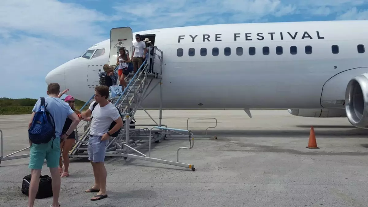 Экс-дизайнер предупреждает: проведение Fyre Festival 2 в Мексике вызывает красные флаги относительно моды в социальных сетях.