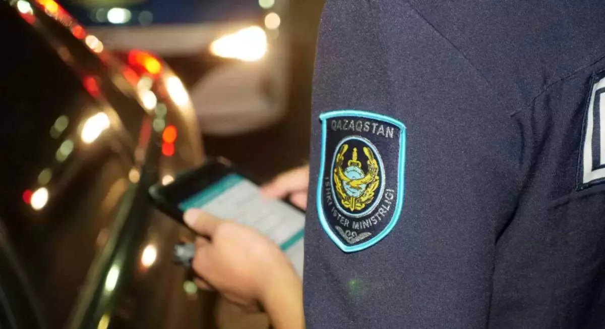 Казахстанцев массово штрафуют за транспорт без госномеров