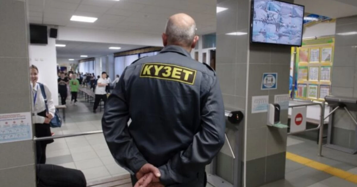 «Мектеп күзетшісі мен еден жуушылардың айлығы 100 пайызға көбейді» – Оқу-ағарту министрлігі