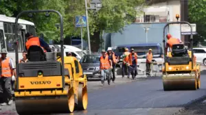 Алматының Алатау ауданында биыл 81 км жол орташа жөндеуден өтеді