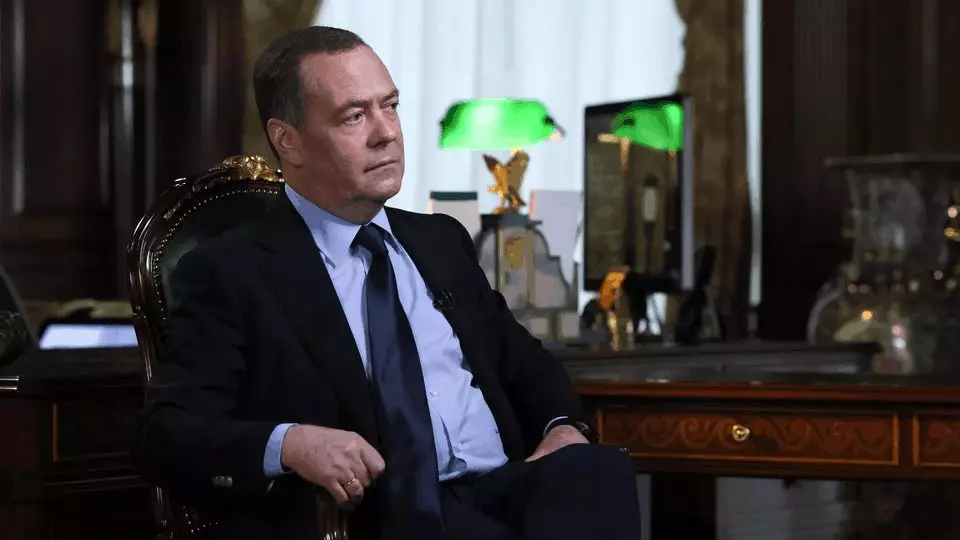 Медведев предложил создать альтернативу Гаагскому суду в рамках БРИКС