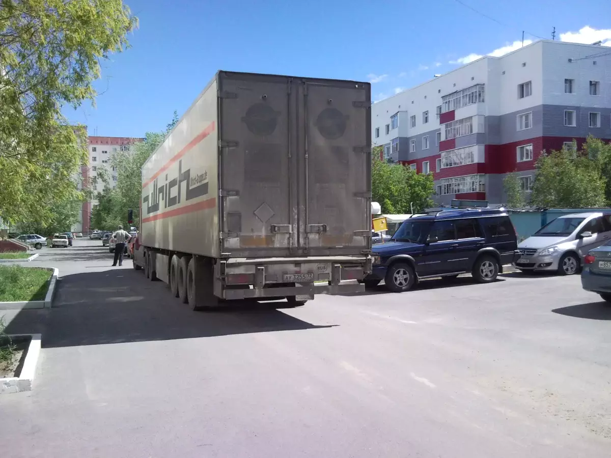 Блогер выступил за введение ограничений на движение грузовиков в Астане