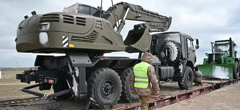 Новой инженерной техникой пополнился автопарк Абайского гарнизона