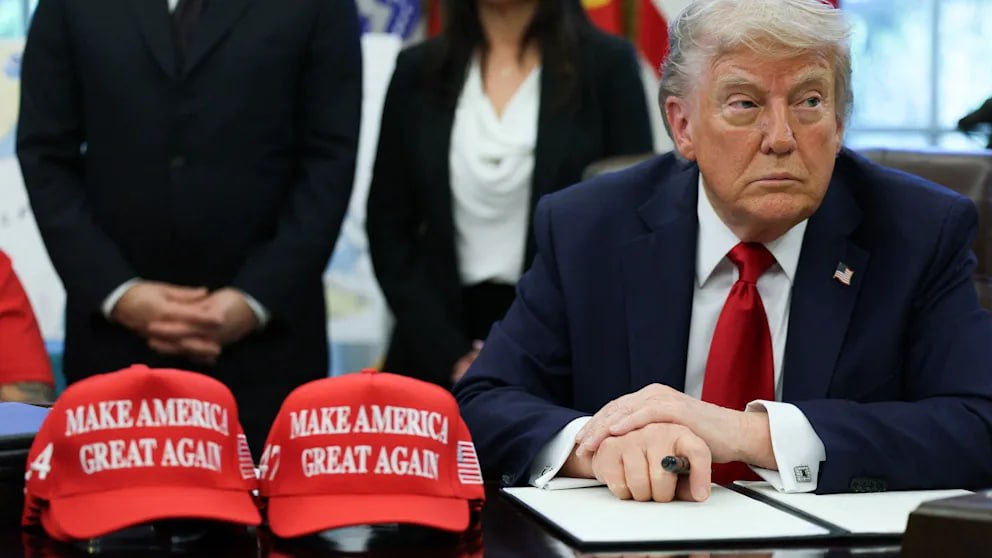 Рейтинги Трампа падают — СМИ