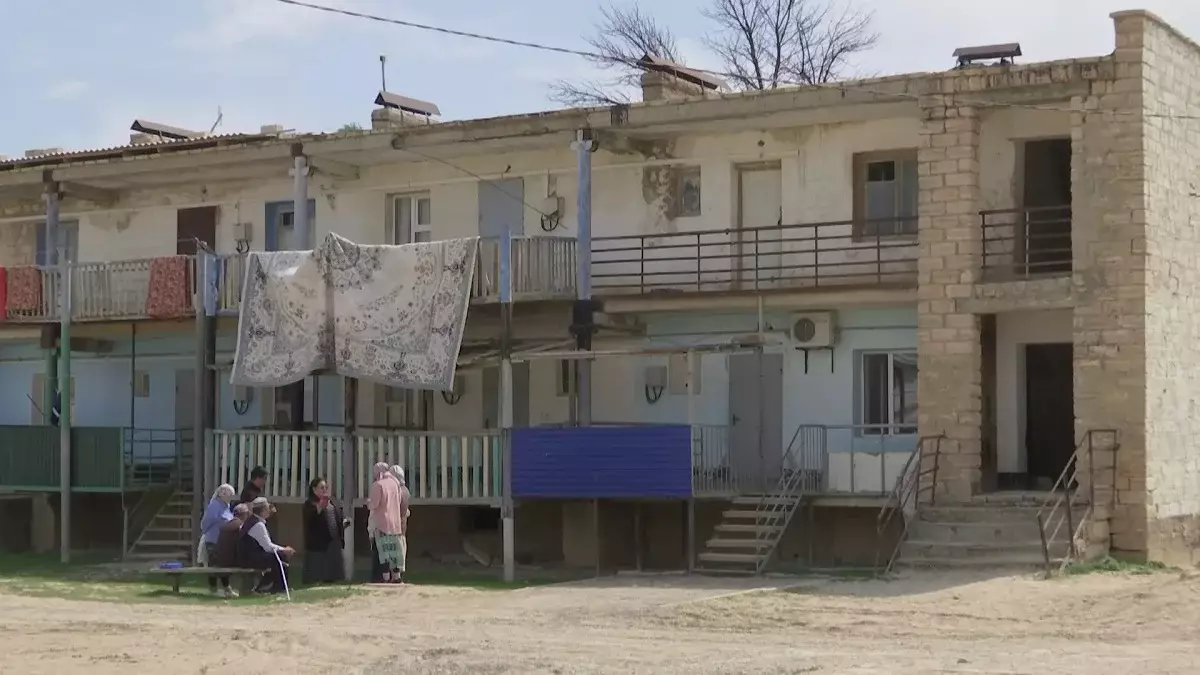 Келісімшартпен келіспейміз: апатты үйдің тұрғындары жаңа баспананы жалдап тұруға қарсылық білдірді