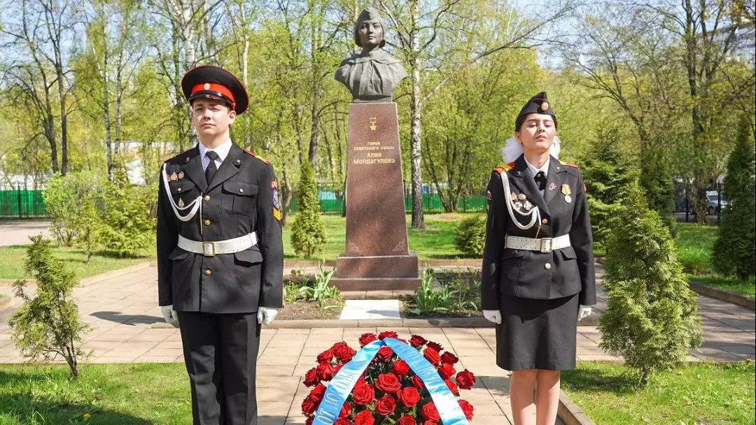 «Алия — наш ориентир»: ученики в Москве гордятся своей школой, названной в честь  Алии Молдагуловой