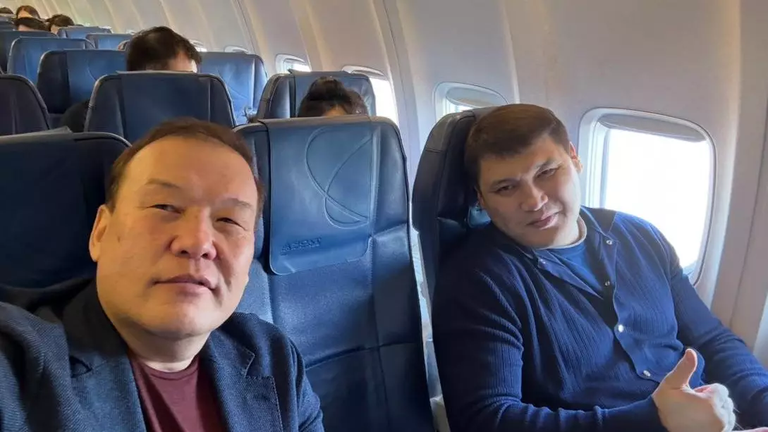 «Шыдай алмай маңдайынан иіскедім»: Депутат Берденовтың жағдайын білді