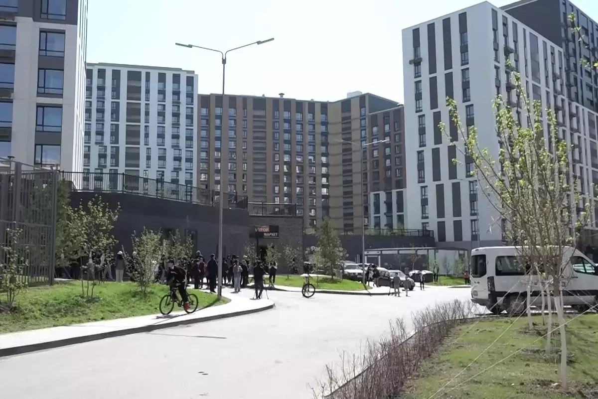 Нет знаков и "лежачих полицейских": в Астане под колесами грузовика погиб ребенок