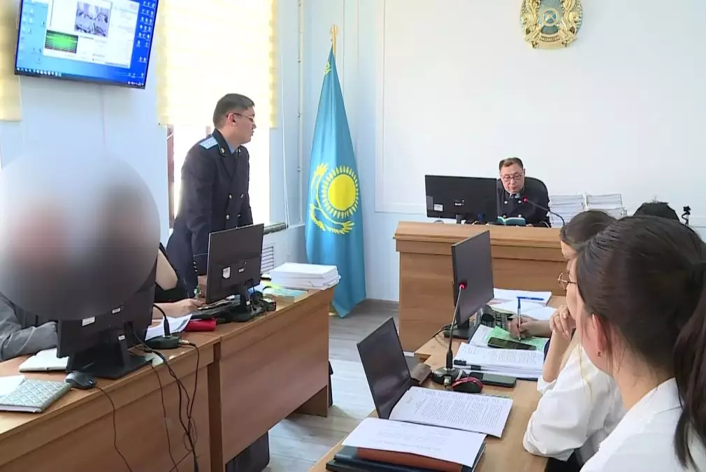 Кормили фекалиями и били плёткой: опекуны в Караганде предстали перед судом