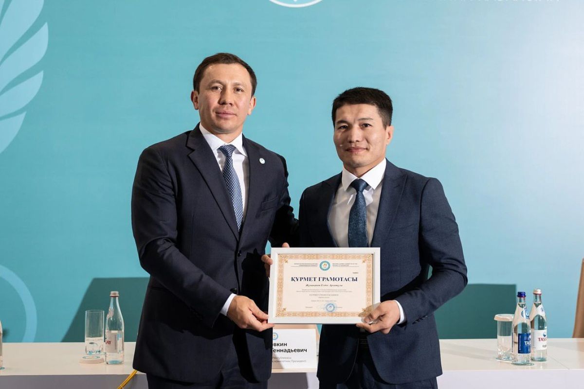 Ұлттық құрамаға келген шетелдік бапкерді сынаған Елдос Жұмақанов марапатталды