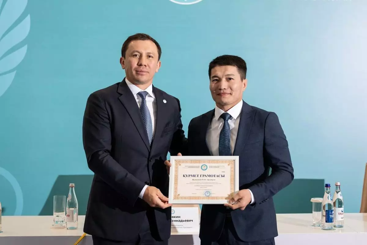 Ұлттық құрамаға келген шетелдік бапкерді сынаған Елдос Жұмақанов марапатталды