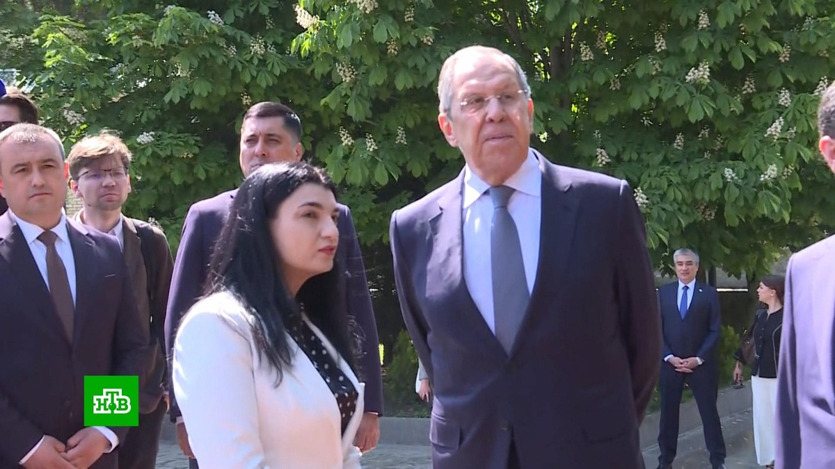 "Біз – тәуелсіз мемлекетпіз, ешкімнің боданы емеспіз": Өзбекстанда университет ректоры Ресей сыртқы істер министрінің сынына жауап берді