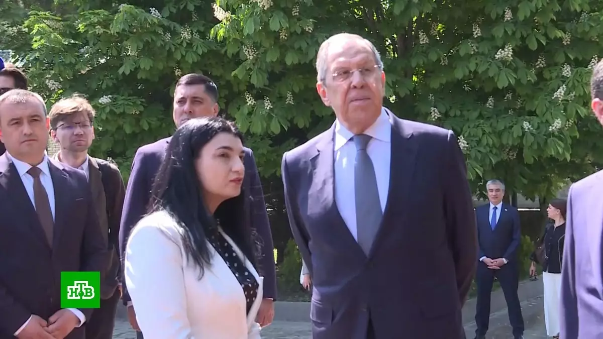 "Біз – тәуелсіз мемлекетпіз, ешкімнің боданы емеспіз": Өзбекстанда университет ректоры Ресей сыртқы істер министрінің сынына жауап берді