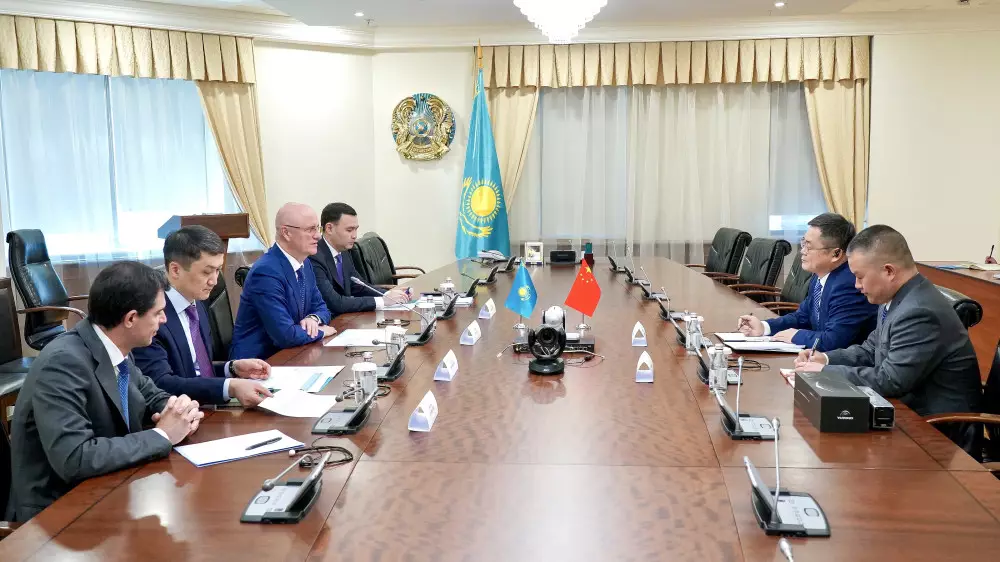 Роман Скляр обсудил с главой Yutong производство автобусов в Сарани