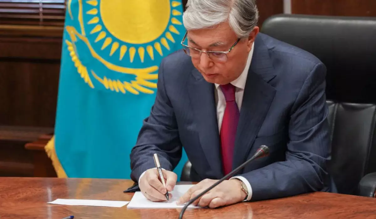 Тоқаев мыңдаған қазақстандықтардың өмірі үшін аса маңызды заңға қол қойды