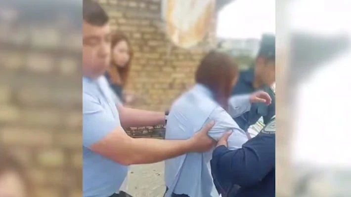 В Ташкенте спасли девушку, пытавшуюся спрыгнуть с крыши
