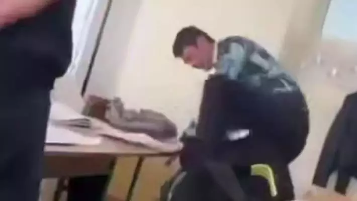 В Самарканде уволили преподавателя, «оседлавшего» ученика в классе