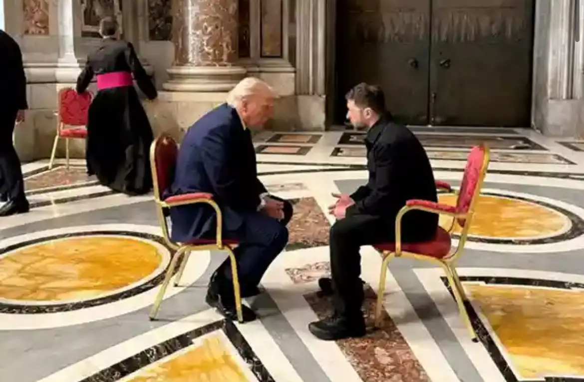 Трамп и Зеленский кратко побеседовали в Риме