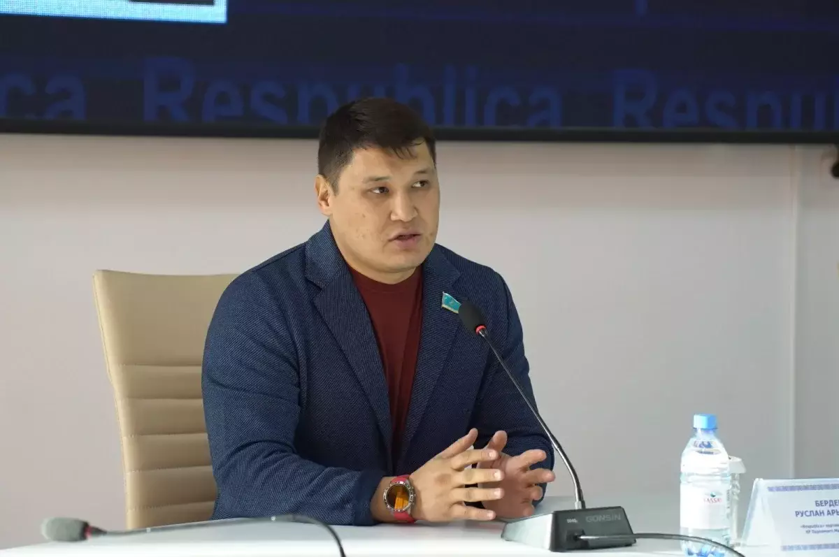 «Разговаривает, ходит»: стало известно о состоянии замакима Шымкента после покушения