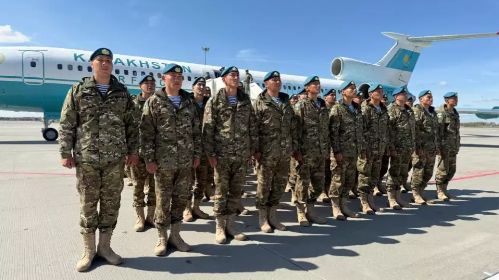 Казахстанские десантники прибыли в Москву для участия в параде 9 мая