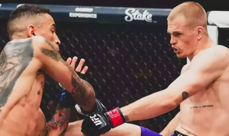 Судьи решили исход боя конкурентов Рахмонова в UFC