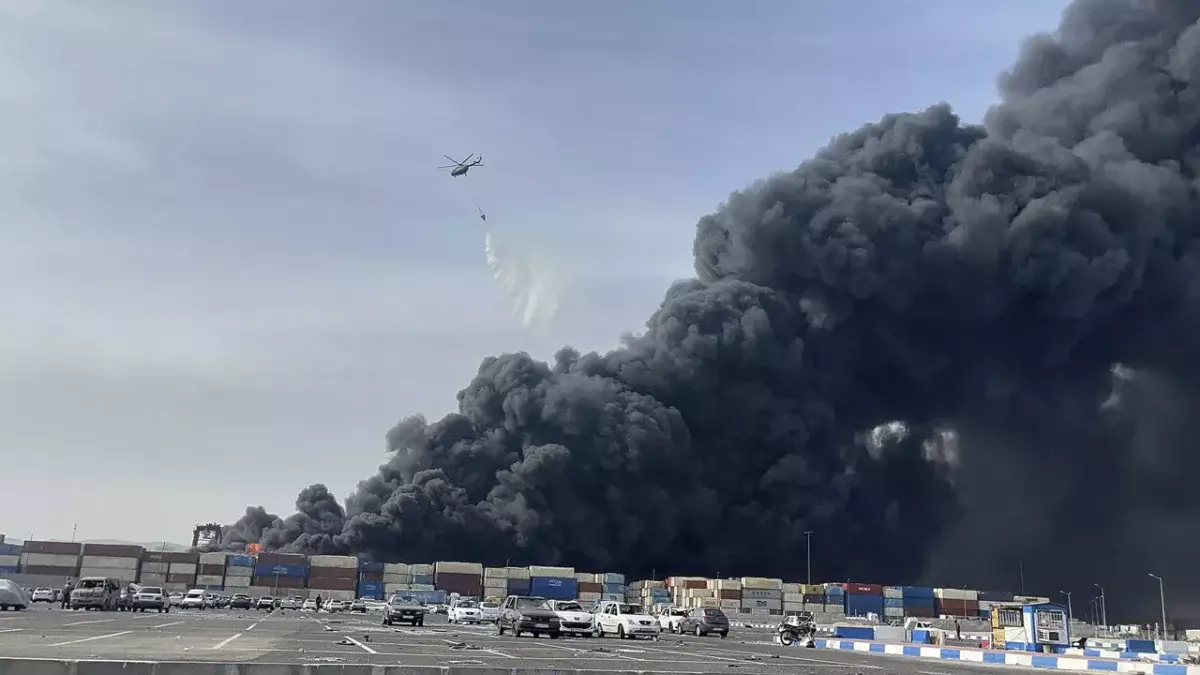 В Иране объявили траур после взрыва в порту
