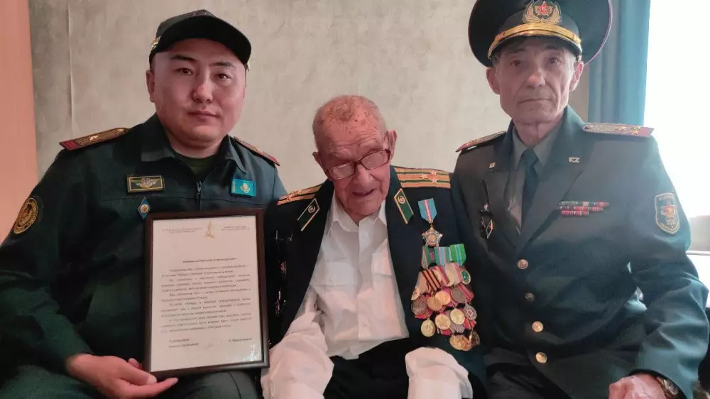 “Какой ты живучий, сынок“: 102-летие празднует один из старейших ветеранов Казахстана