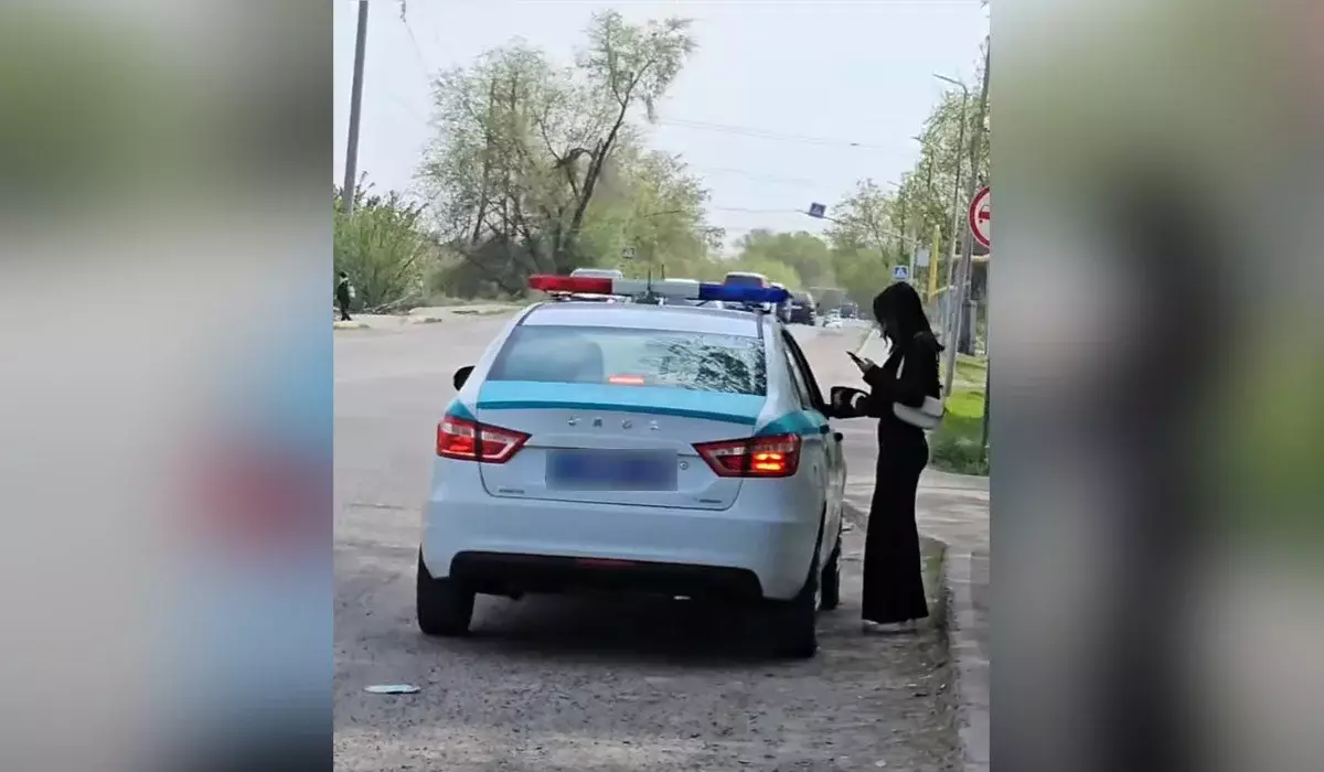 Алматы облысында жас қызды «Саяхатқа» апарып тастағысы келген полицейлер жұмысынан айырылды (ВИДЕО)