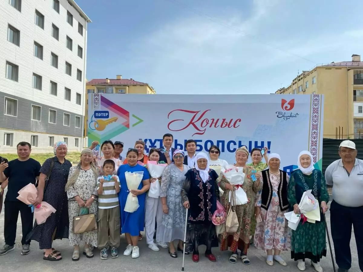 Не мечта, а реальность: 144 шымкентские семьи обрели крышу над головой