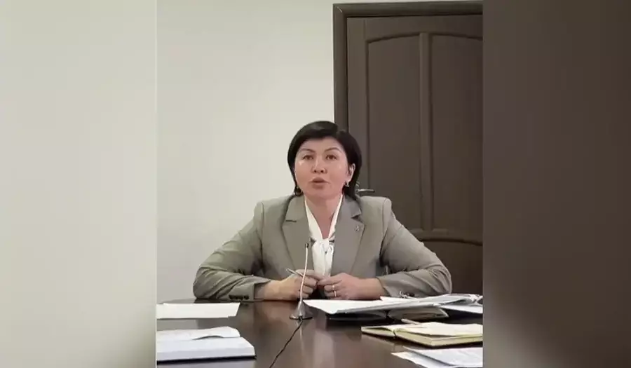«Қаражат жинау мәселесі тоқтамай тұр». Шымкенттегі мектеп директорларына ескерту жасалды