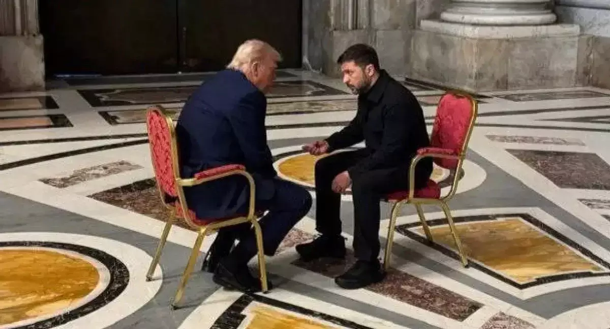 «Ресей әлдеқайда үлкен әрі қуатты»: Трамп Ватиканда Зеленскиймен не туралы сөйлескенін айтты
