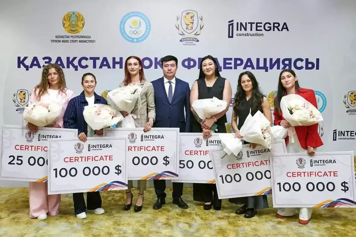 Әлем чемпионы атанған боксшы қыздарға қанша доллар сыйақы берілді
