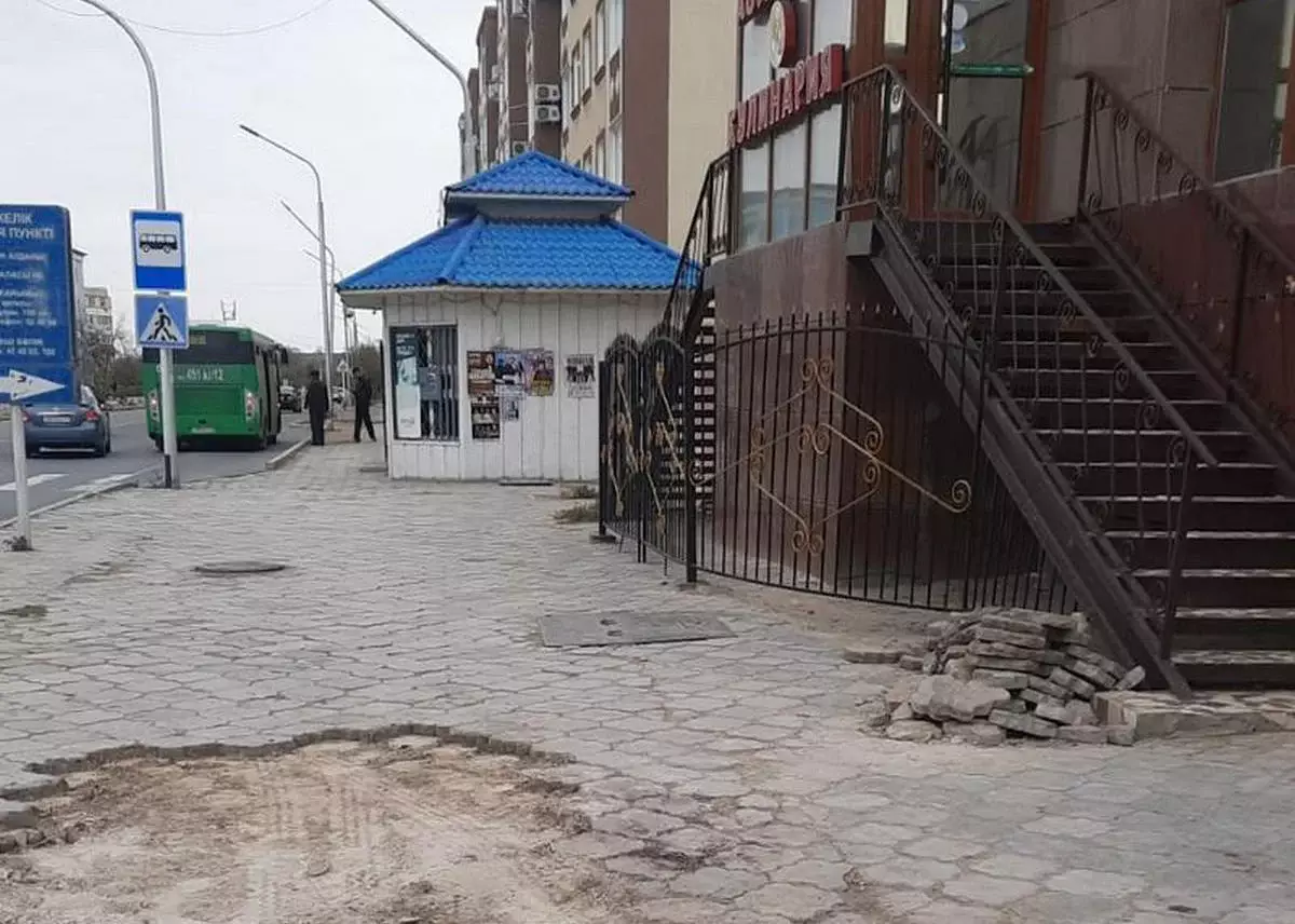 «Это просто ужас»: тысячи литров питьевой воды впустую вынуждена сливать кулинария в Актау - новости на Lada.kz 03.05.2025