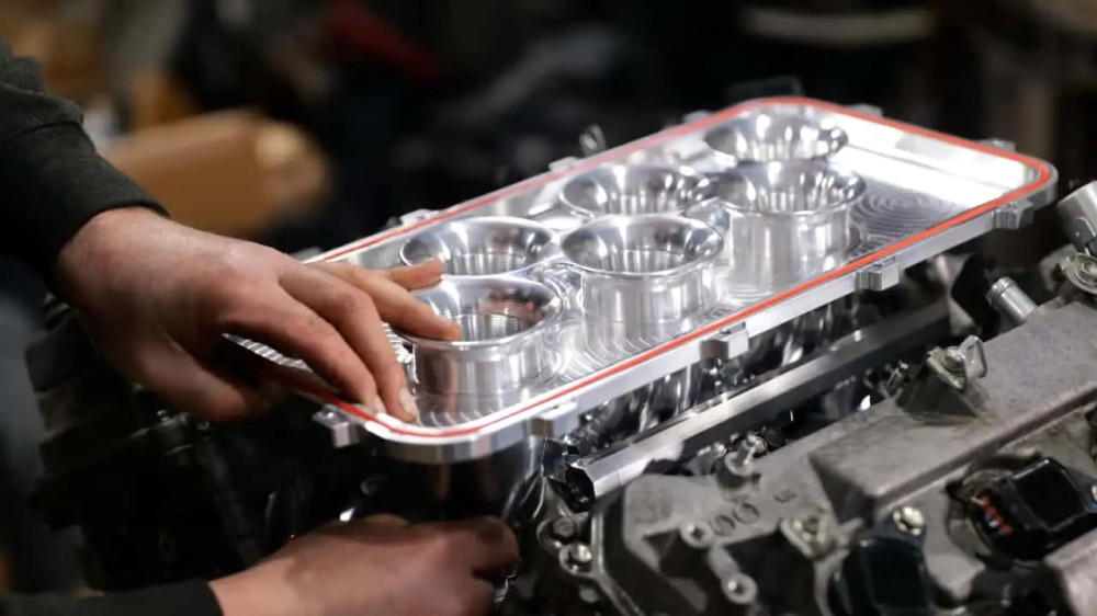 Энтузиасты восстановили ржавый двигатель со свалки, и он работает. Видео