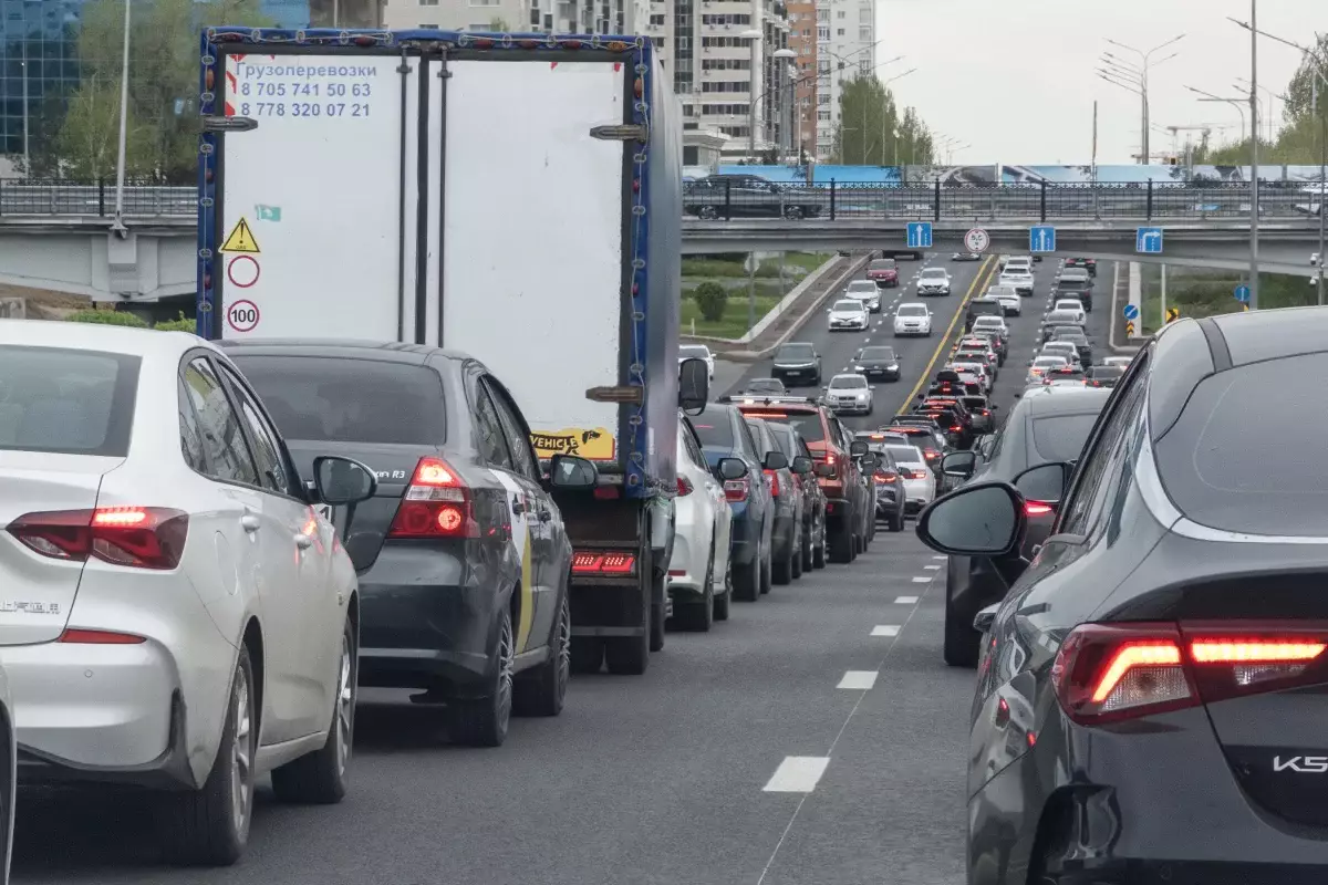 Астана снова встала в пробках