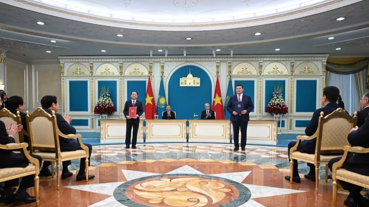 Президент Казахстана и генеральный секретарь Центрального комитета Коммунистической партии Вьетнама приняли совместное заявление